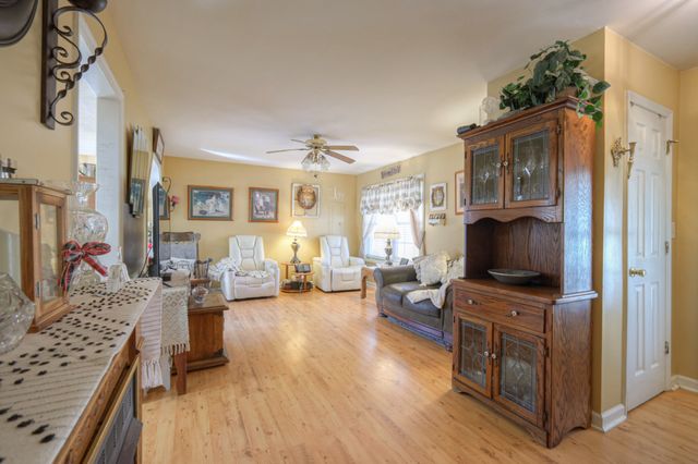 3238 Murphy Ln, Columbia, TN 38401