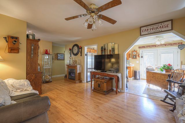 3238 Murphy Ln, Columbia, TN 38401