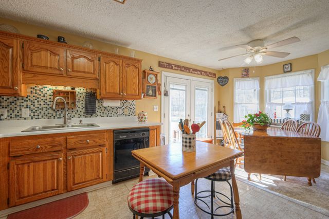 3238 Murphy Ln, Columbia, TN 38401