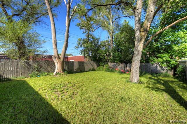 16890 Saint Marys Street, Detroit, MI 48235