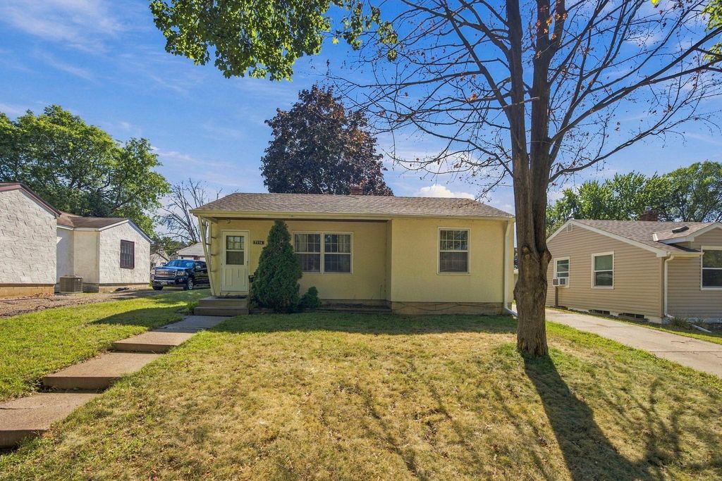 2116 Fremont Avenue E, Saint Paul, MN 55119