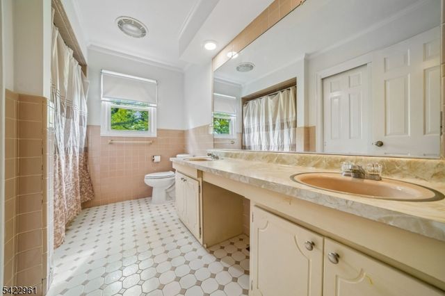 56 Tuxford Ter, Bernards Twp., NJ 07920