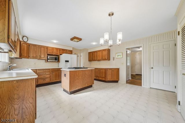 56 Tuxford Ter, Bernards Twp., NJ 07920