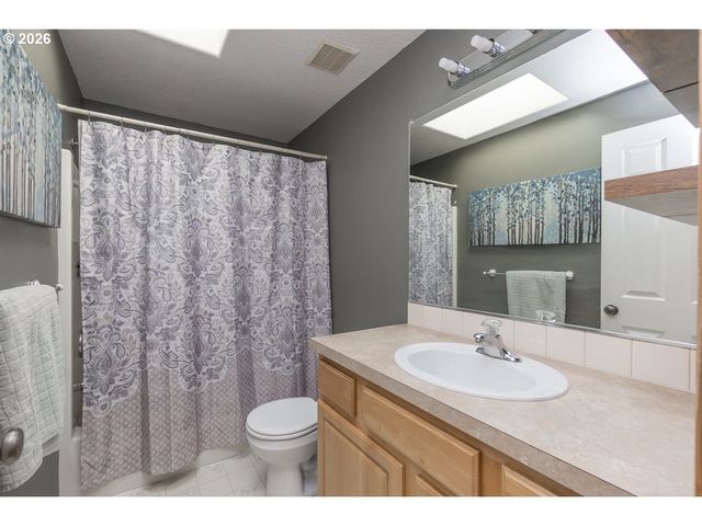 319 BERKLEY Ave, Molalla, OR 97038