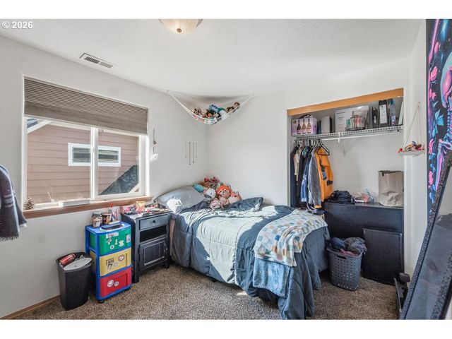 319 BERKLEY Ave, Molalla, OR 97038