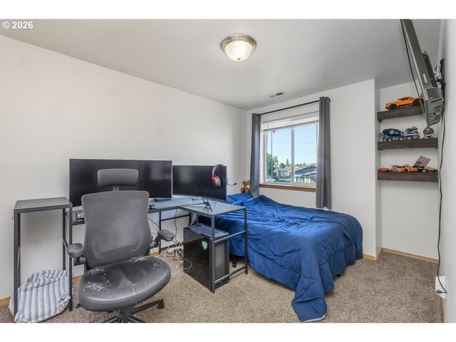 319 BERKLEY Ave, Molalla, OR 97038