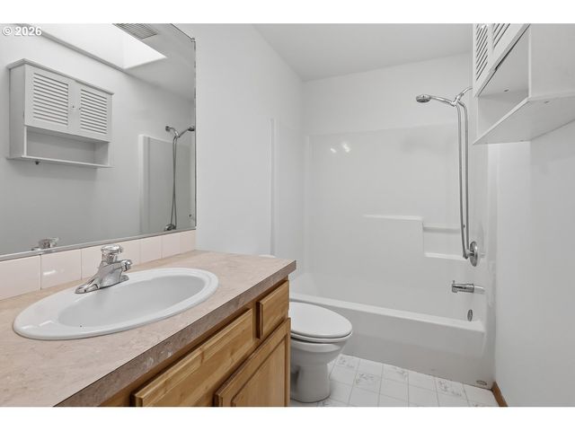 319 BERKLEY Ave, Molalla, OR 97038