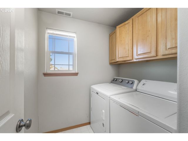 319 BERKLEY Ave, Molalla, OR 97038