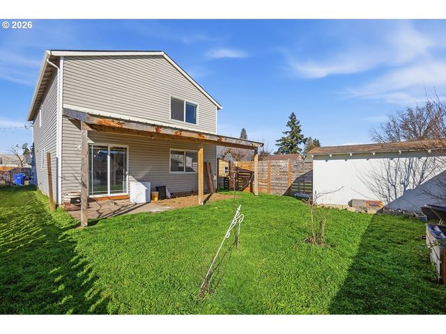 319 BERKLEY Ave, Molalla, OR 97038