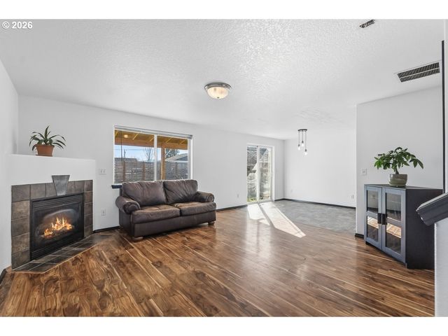 319 BERKLEY Ave, Molalla, OR 97038