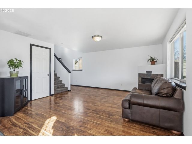 319 BERKLEY Ave, Molalla, OR 97038