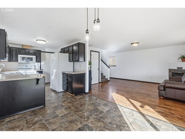 319 BERKLEY Ave, Molalla, OR 97038