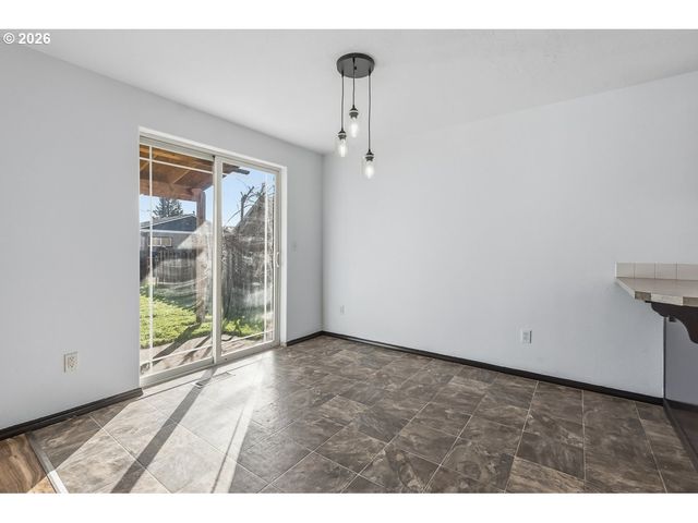 319 BERKLEY Ave, Molalla, OR 97038