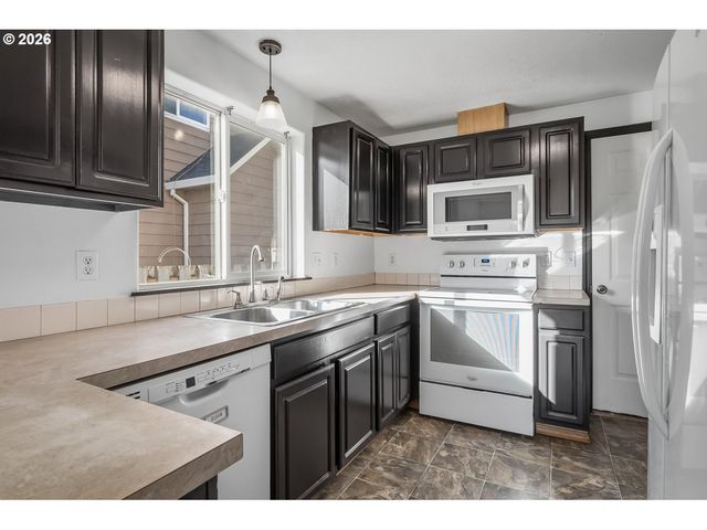 319 BERKLEY Ave, Molalla, OR 97038