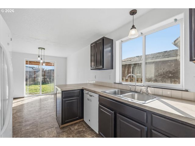 319 BERKLEY Ave, Molalla, OR 97038