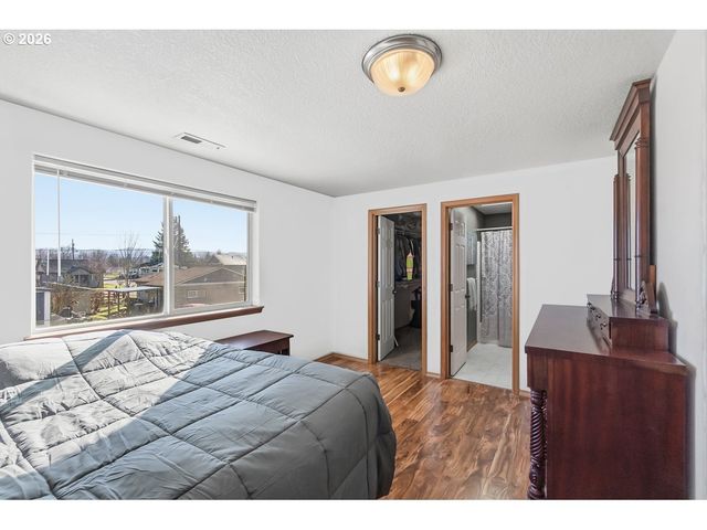 319 BERKLEY Ave, Molalla, OR 97038