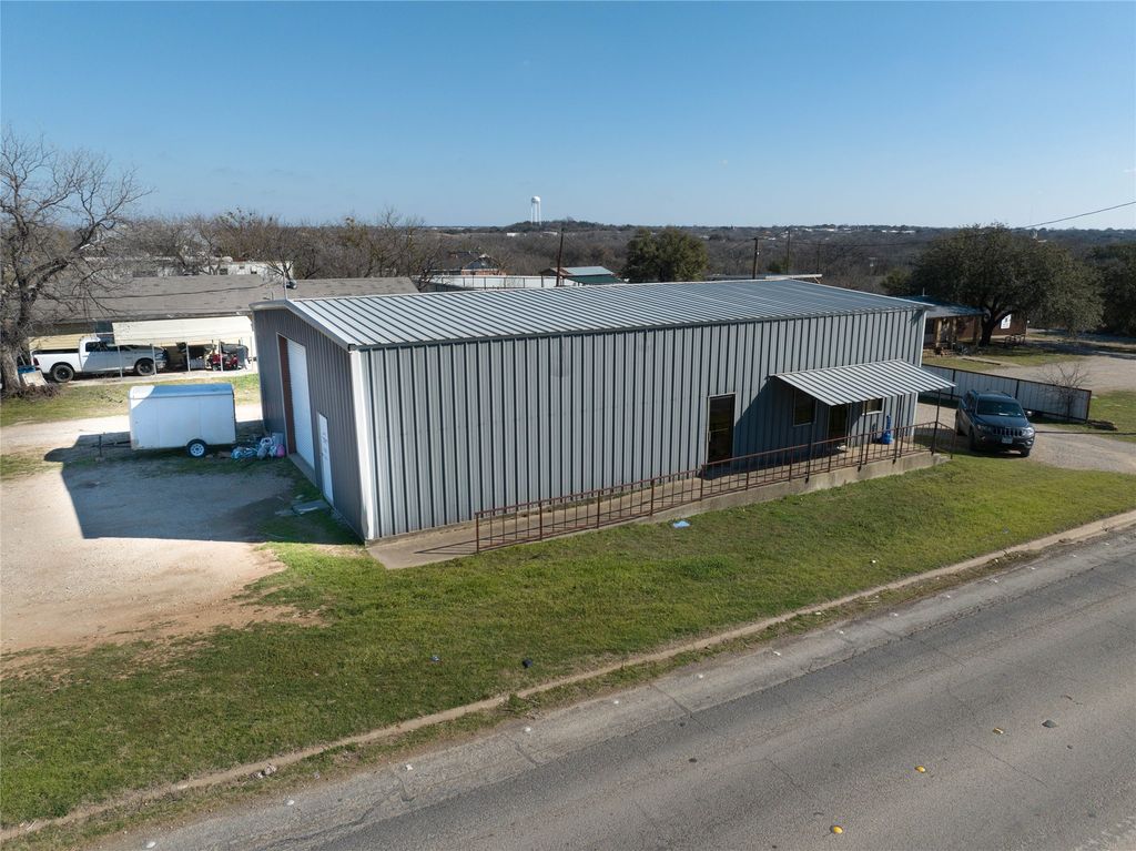 1108 N Breckenridge Avenue, Breckenridge, TX 76424