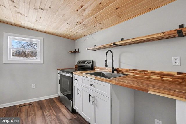 7 GROY AVE, Lebanon, PA 17046