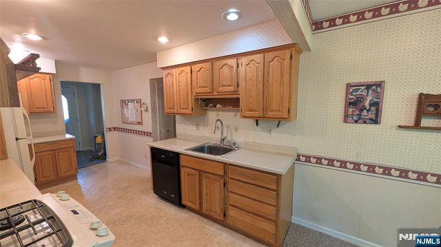 31 Cascade Way, Butler Borough, NJ 07405