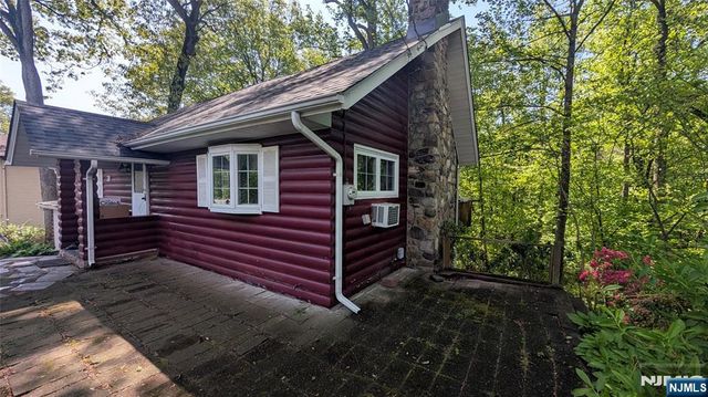 31 Cascade Way, Butler Borough, NJ 07405