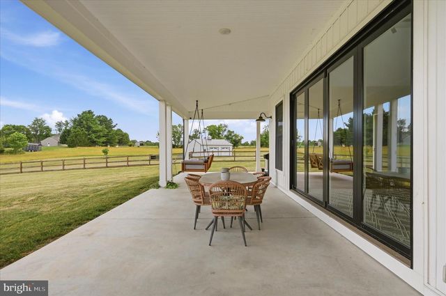 330 MAJESTIC LN, Charles Town, WV 25414