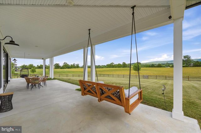 330 MAJESTIC LN, Charles Town, WV 25414