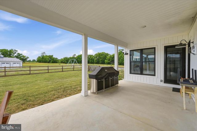 330 MAJESTIC LN, Charles Town, WV 25414