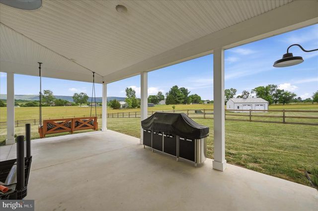 330 MAJESTIC LN, Charles Town, WV 25414