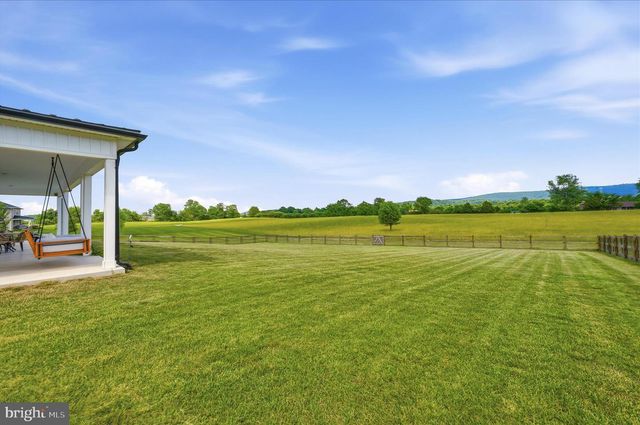 330 MAJESTIC LN, Charles Town, WV 25414