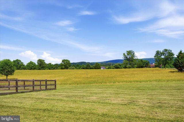 330 MAJESTIC LN, Charles Town, WV 25414