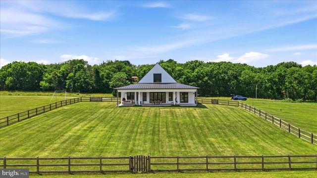 330 MAJESTIC LN, Charles Town, WV 25414