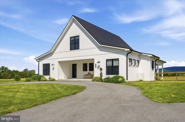 330 MAJESTIC LN, Charles Town, WV 25414