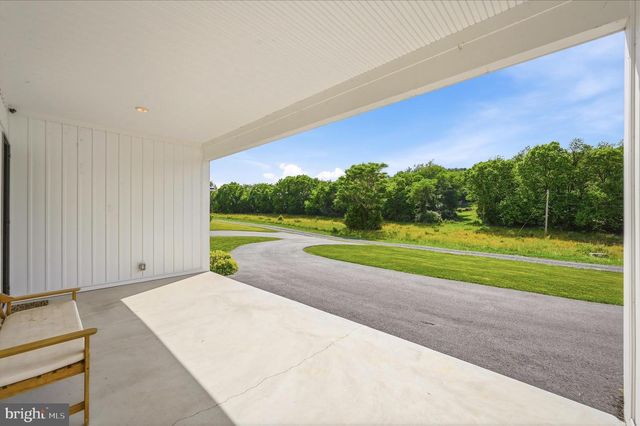 330 MAJESTIC LN, Charles Town, WV 25414