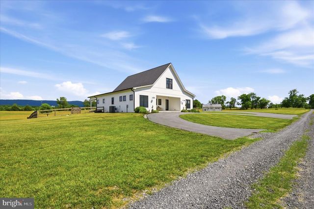 330 MAJESTIC LN, Charles Town, WV 25414