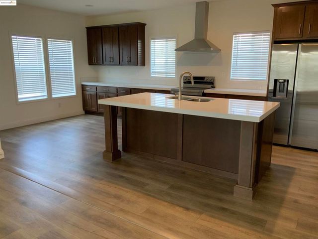 77 Hilo Dr., Pittsburg, CA 94565