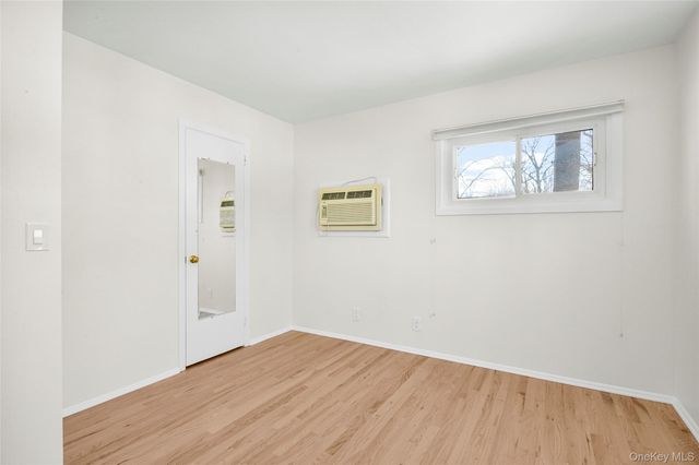 25 Wood Hollow Lane, New Rochelle, NY 10804