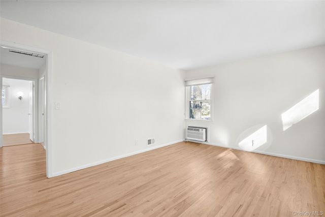 25 Wood Hollow Lane, New Rochelle, NY 10804