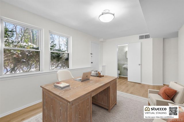 25 Wood Hollow Lane, New Rochelle, NY 10804