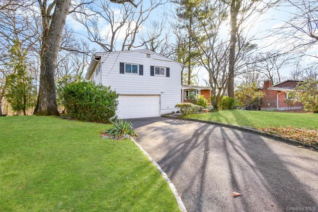 25 Wood Hollow Lane, New Rochelle, NY 10804