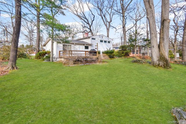 25 Wood Hollow Lane, New Rochelle, NY 10804