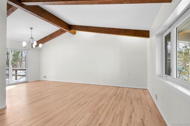 25 Wood Hollow Lane, New Rochelle, NY 10804