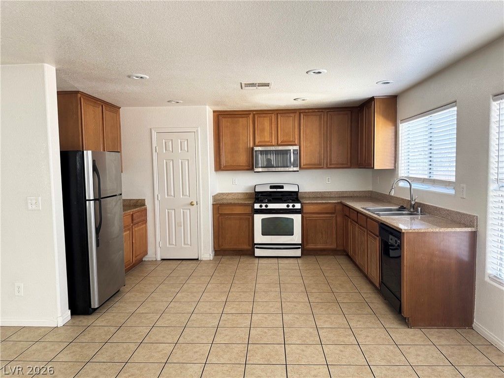 102 Gilliflower Avenue, Las Vegas, NV 89183 — photo 4
