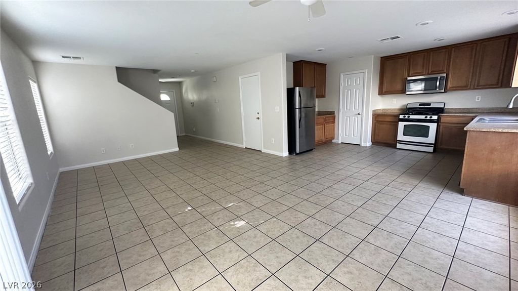 102 Gilliflower Avenue, Las Vegas, NV 89183 — photo 5