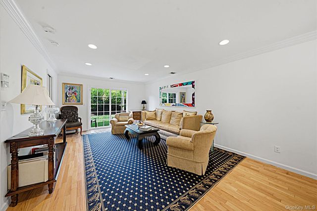 1053 Savoy Drive, Melville, NY 11747