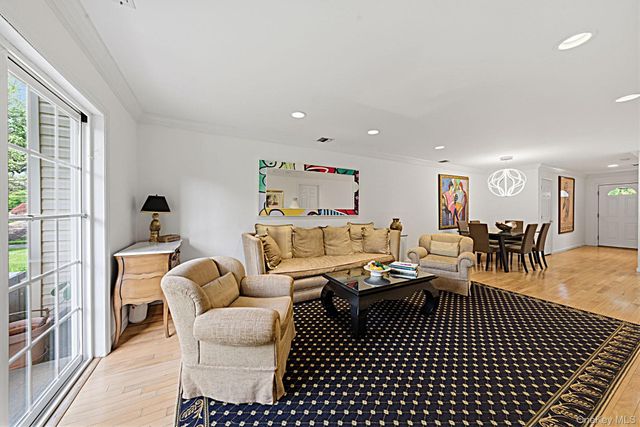 1053 Savoy Drive, Melville, NY 11747