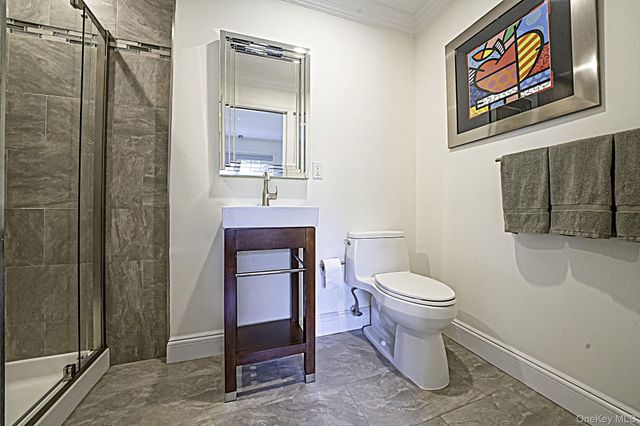 1053 Savoy Drive, Melville, NY 11747