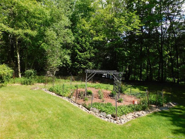 18 & 20 Church Road, Mountain Dale, NY 12763