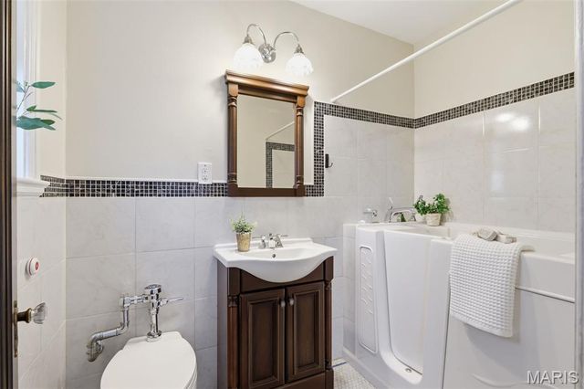 4440 Lindell Boulevard 701, St Louis, MO 63108