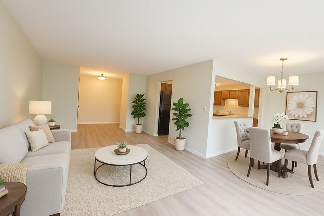 205 Auburn Court 205, St. Charles, IL 60174