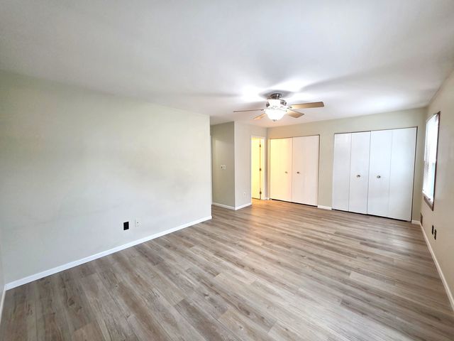 205 Auburn Court 205, St. Charles, IL 60174